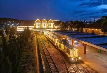 Khai Trương Đoàn Tàu La Reine Đà Lạt - Trại Mát: Đoàn Tàu “Hoàng Hậu” Chất Lượng Cao