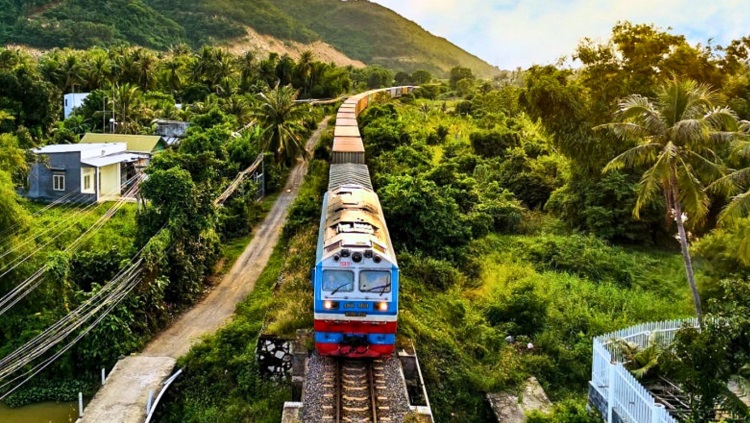 du lich tau hoa dang dan tro thanh xu huong